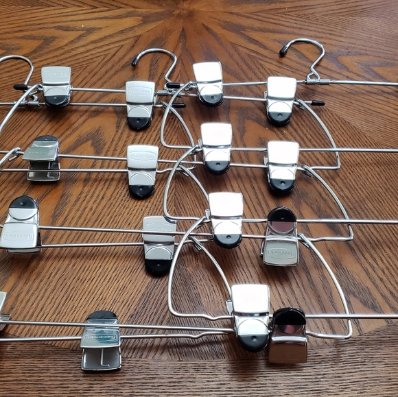Rubbermaid 4 Tier Skirt/Pant Hangers-Set of 20 - Picture 2 of 2